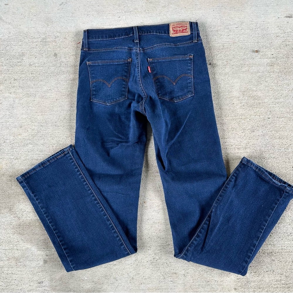 Women’s Levi’s “Slimming Straight” Jeans Size 29
